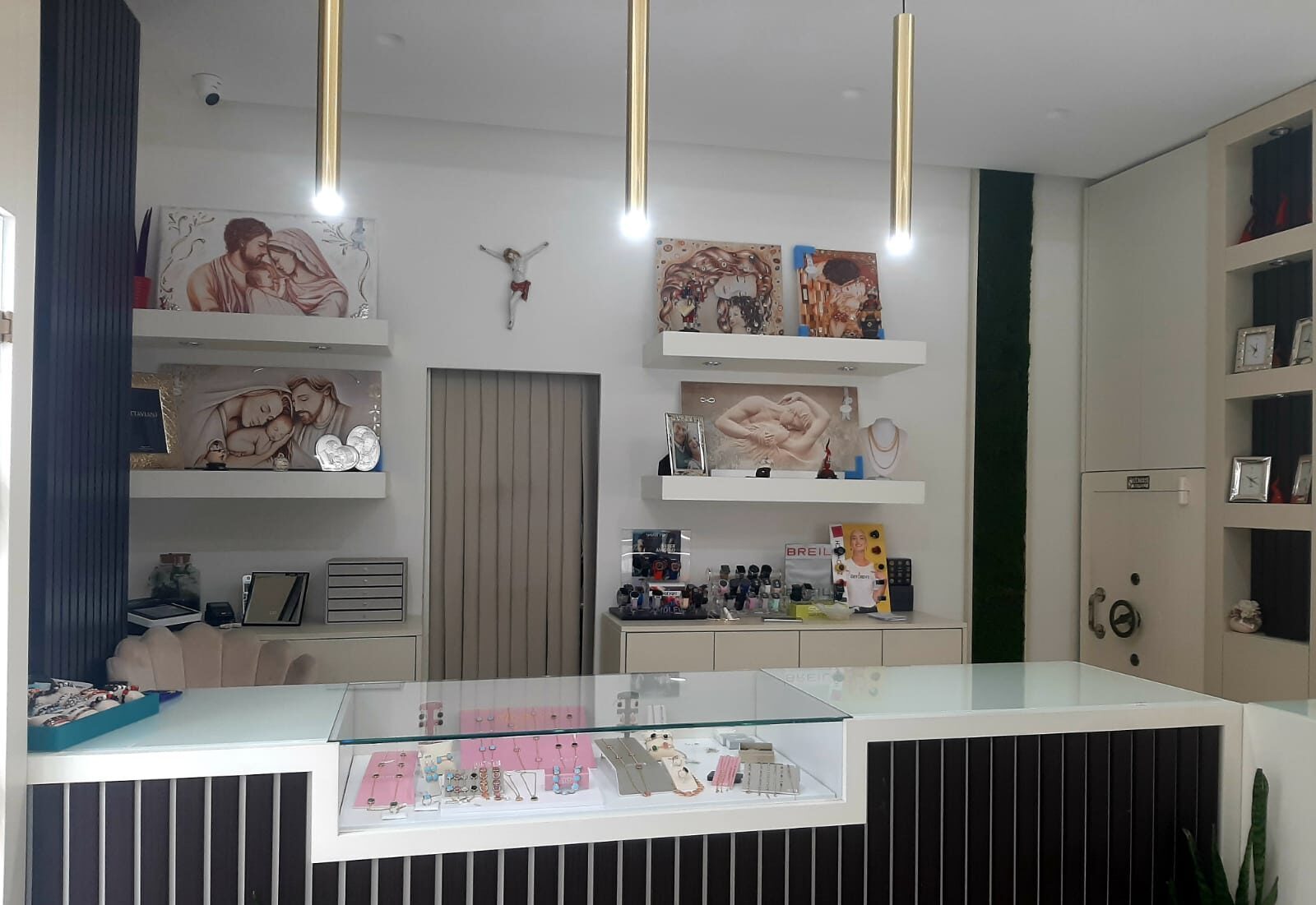 db95f00d-88da-4476-bafe-0a974f3fb649